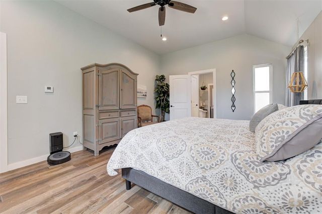 806 E Warner Avenue, Guthrie, OK 73044