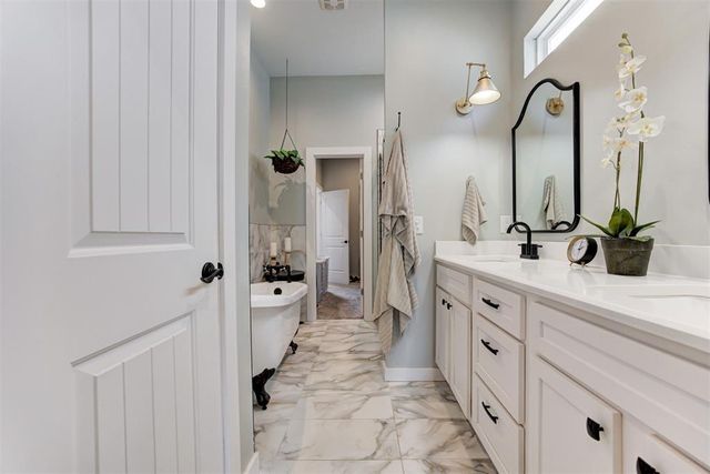 806 E Warner Avenue, Guthrie, OK 73044