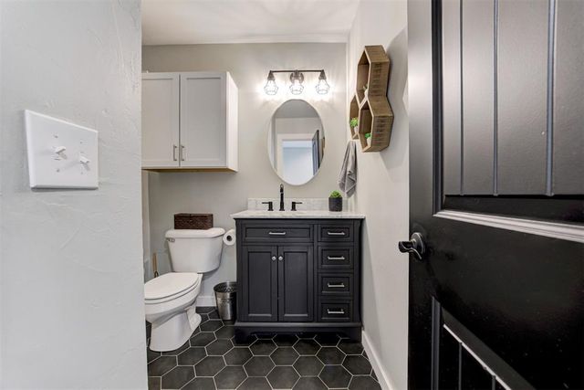 806 E Warner Avenue, Guthrie, OK 73044