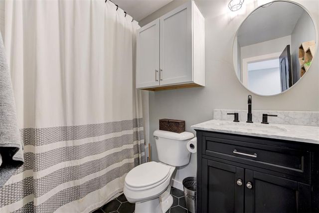 806 E Warner Avenue, Guthrie, OK 73044