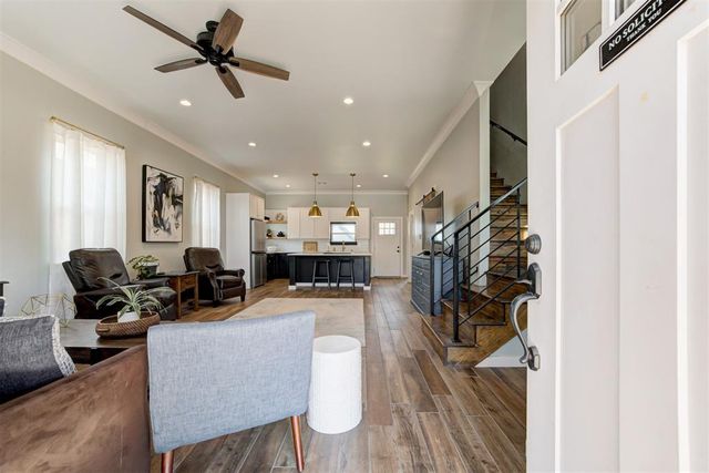 806 E Warner Avenue, Guthrie, OK 73044