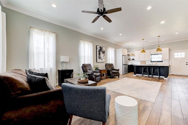 806 E Warner Avenue, Guthrie, OK 73044