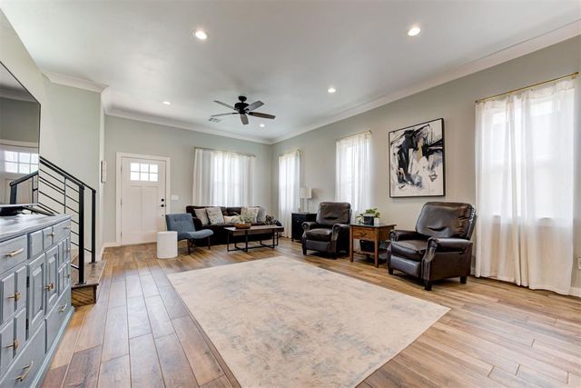 806 E Warner Avenue, Guthrie, OK 73044