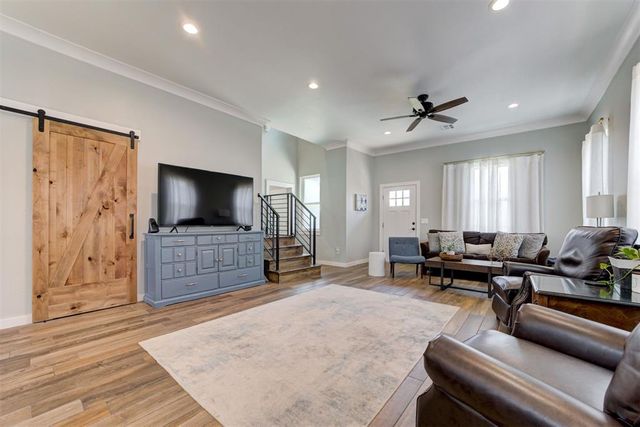 806 E Warner Avenue, Guthrie, OK 73044