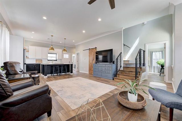 806 E Warner Avenue, Guthrie, OK 73044