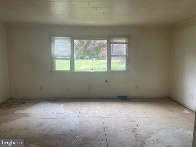 10317 DINGES RD, Berlin, MD 21811