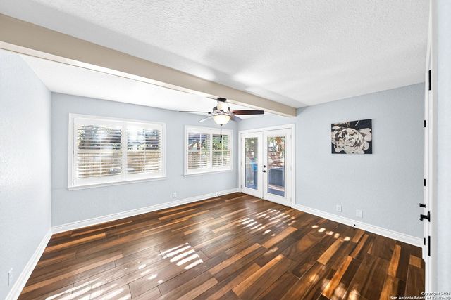 435 Carpenter Dr, Canyon Lake, TX 78133