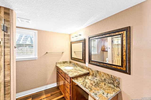 435 Carpenter Dr, Canyon Lake, TX 78133