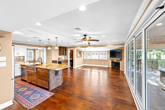 435 Carpenter Dr, Canyon Lake, TX 78133