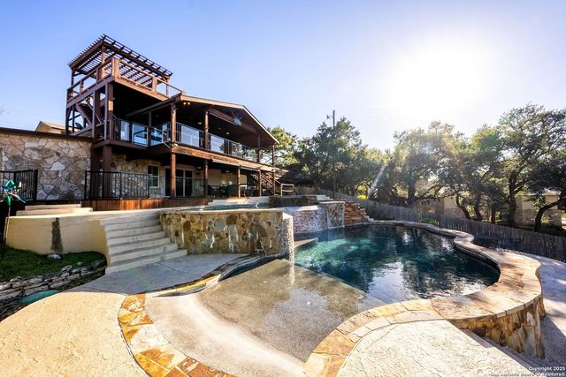 435 Carpenter Dr, Canyon Lake, TX 78133