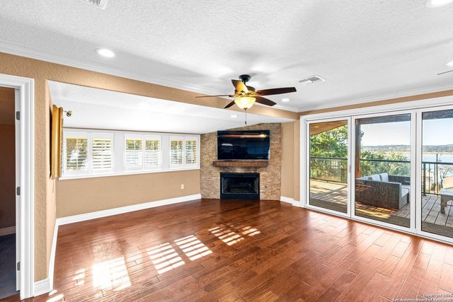 435 Carpenter Dr, Canyon Lake, TX 78133