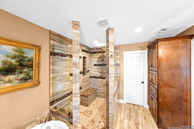 435 Carpenter Dr, Canyon Lake, TX 78133