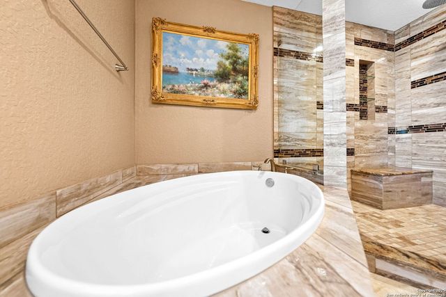 435 Carpenter Dr, Canyon Lake, TX 78133