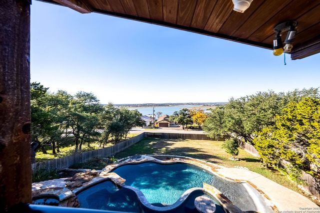 435 Carpenter Dr, Canyon Lake, TX 78133