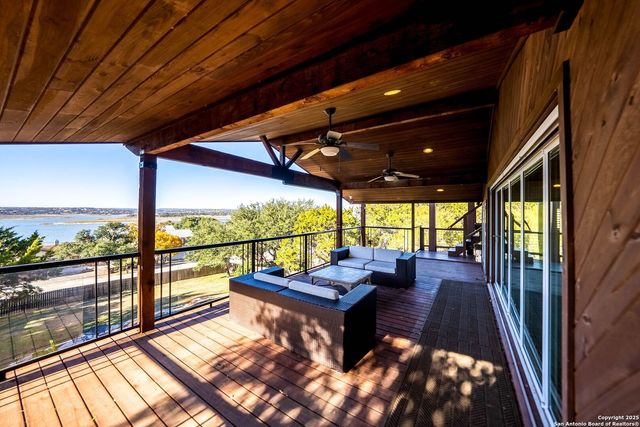 435 Carpenter Dr, Canyon Lake, TX 78133