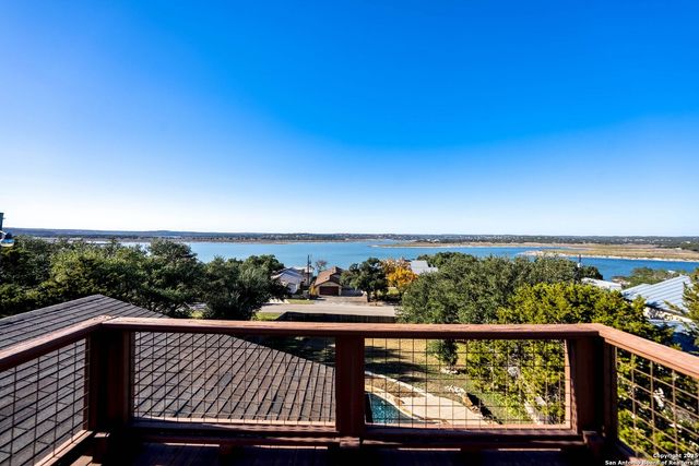 435 Carpenter Dr, Canyon Lake, TX 78133