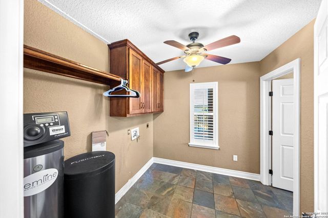 435 Carpenter Dr, Canyon Lake, TX 78133