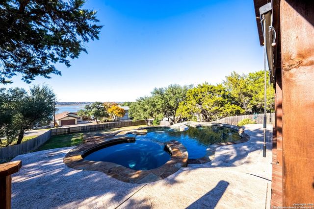 435 Carpenter Dr, Canyon Lake, TX 78133