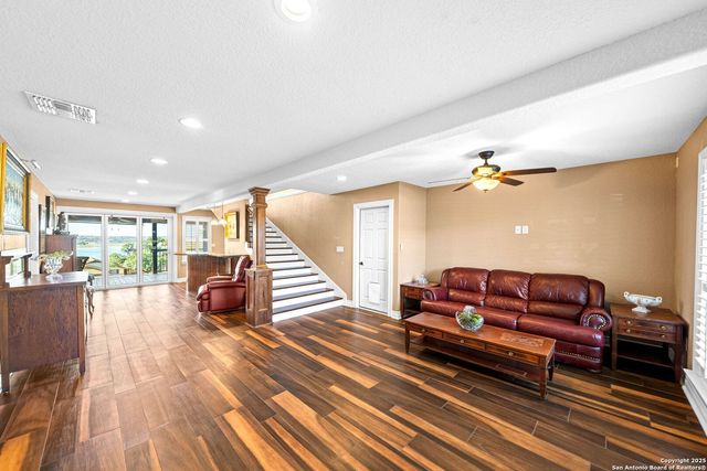 435 Carpenter Dr, Canyon Lake, TX 78133