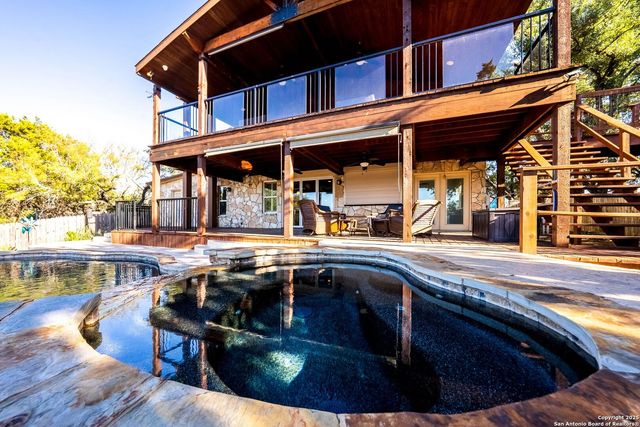 435 Carpenter Dr, Canyon Lake, TX 78133