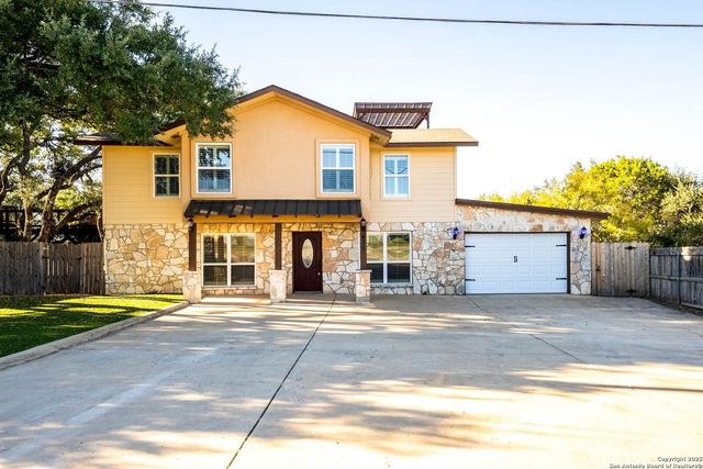 435 Carpenter Dr, Canyon Lake, TX 78133