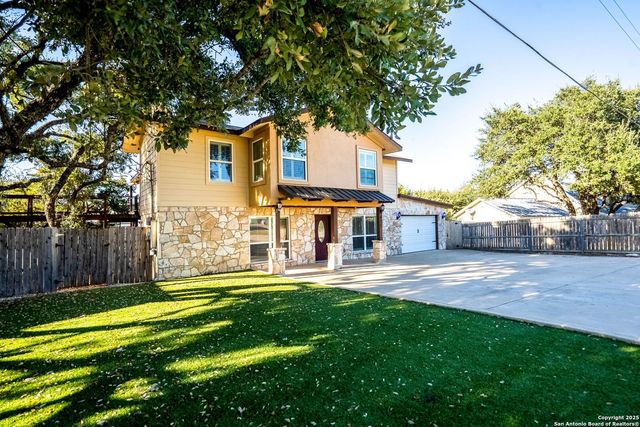 435 Carpenter Dr, Canyon Lake, TX 78133