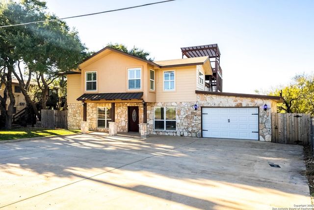 435 Carpenter Dr, Canyon Lake, TX 78133