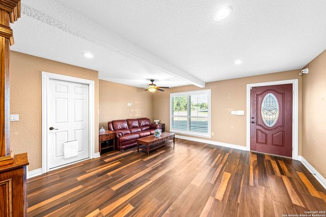 435 Carpenter Dr, Canyon Lake, TX 78133