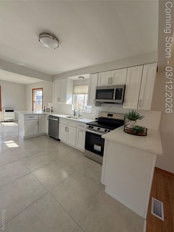 20017 California, St. Clair Shores, MI 48080