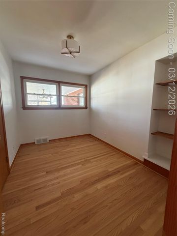 20017 California, St. Clair Shores, MI 48080