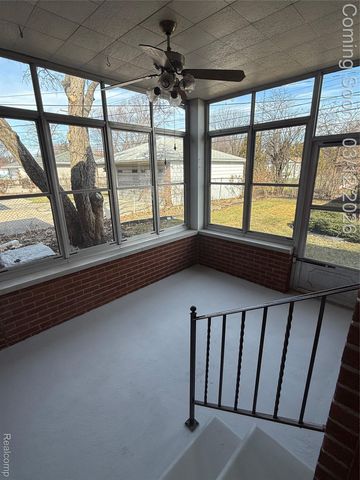 20017 California, St. Clair Shores, MI 48080