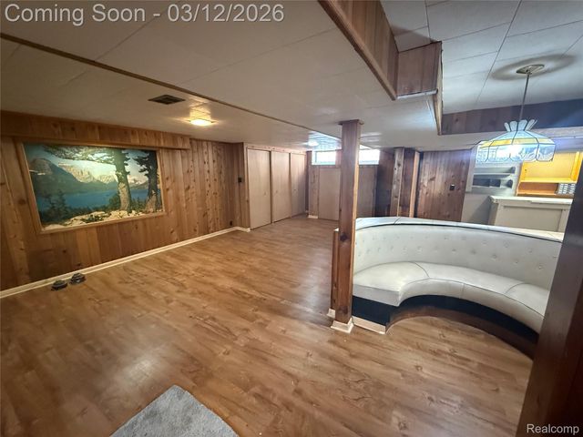 20017 California, St. Clair Shores, MI 48080