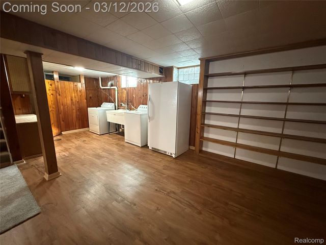 20017 California, St. Clair Shores, MI 48080