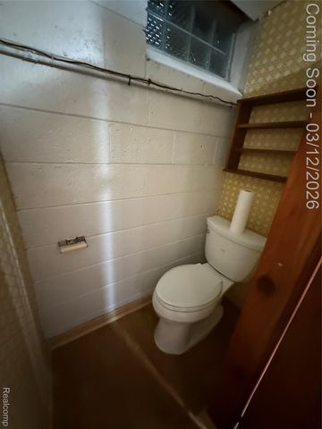 20017 California, St. Clair Shores, MI 48080