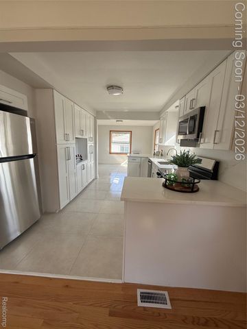 20017 California, St. Clair Shores, MI 48080