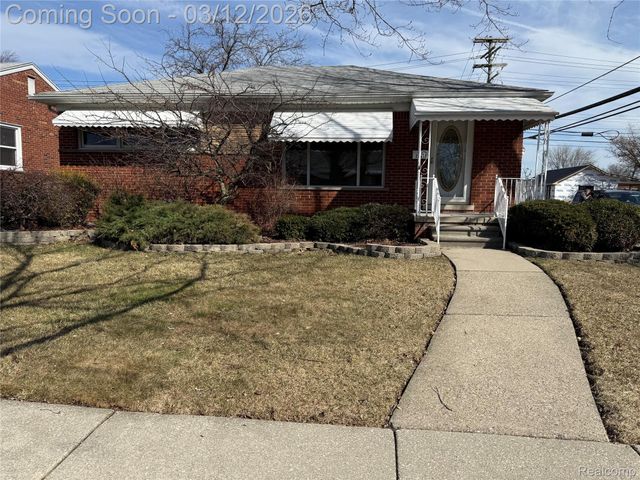 20017 California, St. Clair Shores, MI 48080