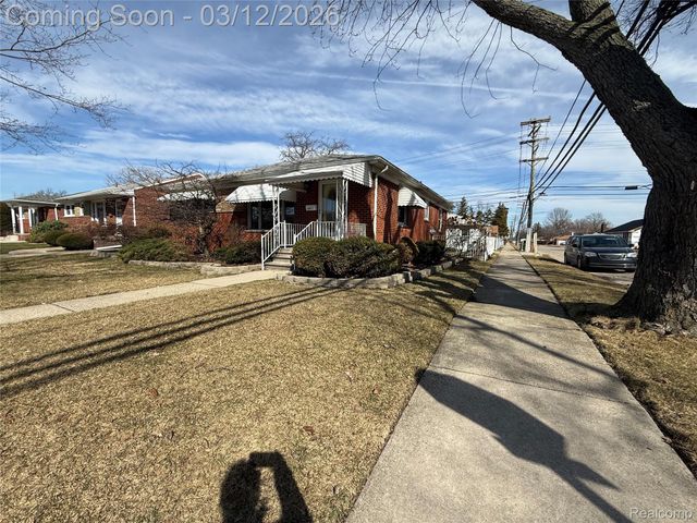 20017 California, St. Clair Shores, MI 48080