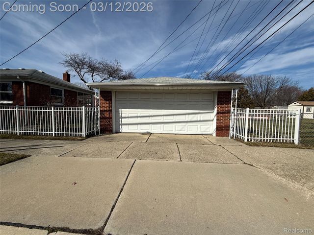 20017 California, St. Clair Shores, MI 48080