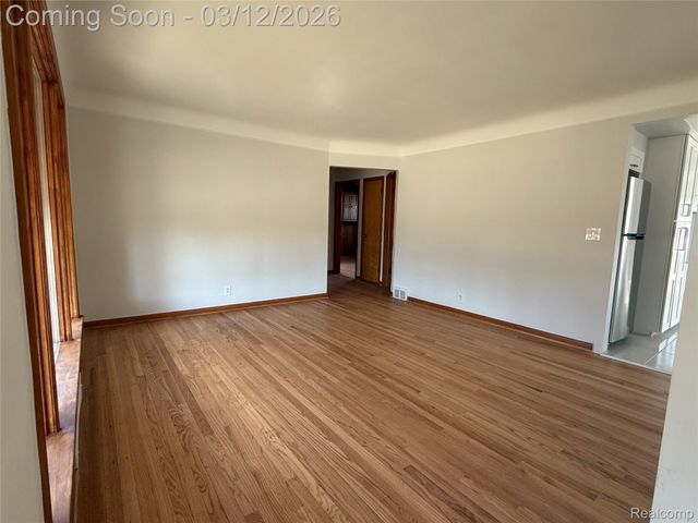 20017 California, St. Clair Shores, MI 48080