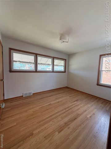 20017 California, St. Clair Shores, MI 48080