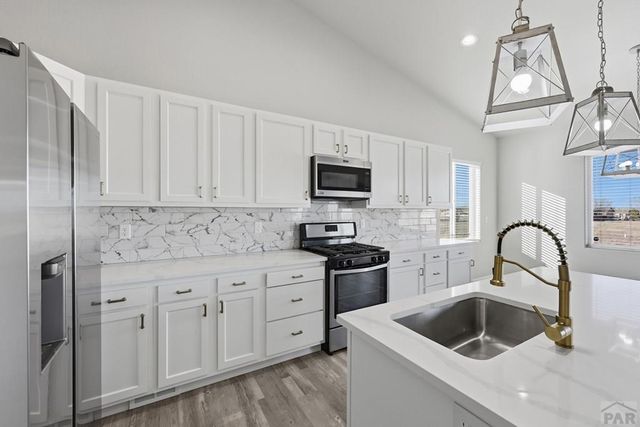 1187 E Ivanhoe Dr, Pueblo, CO 81007