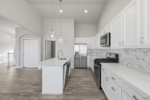 1187 E Ivanhoe Dr, Pueblo, CO 81007