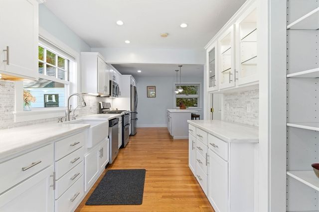35 Keyes Rd, Westford, MA 01886