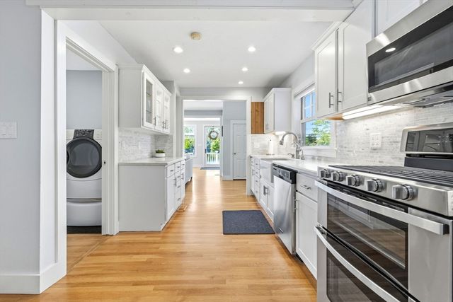 35 Keyes Rd, Westford, MA 01886