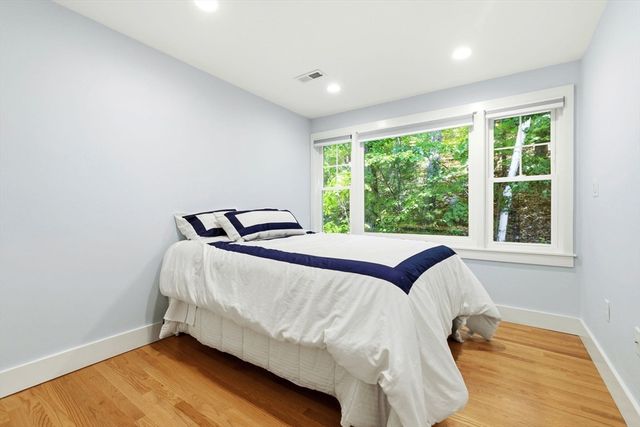 35 Keyes Rd, Westford, MA 01886