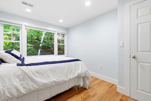 35 Keyes Rd, Westford, MA 01886
