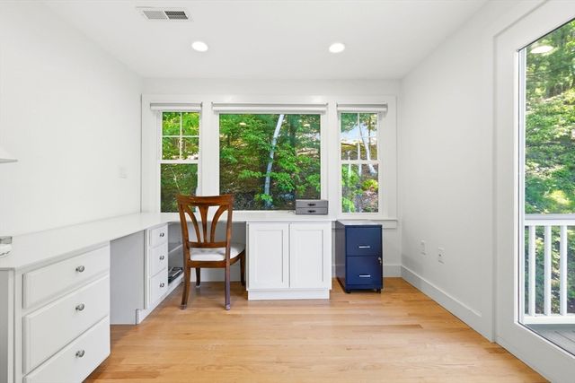 35 Keyes Rd, Westford, MA 01886