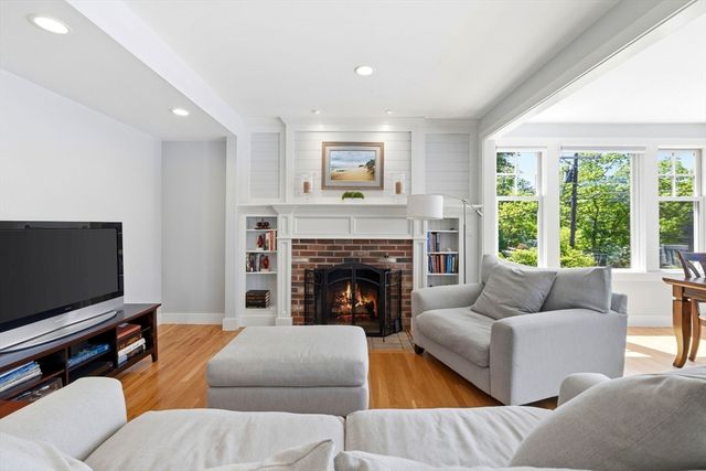 35 Keyes Rd, Westford, MA 01886