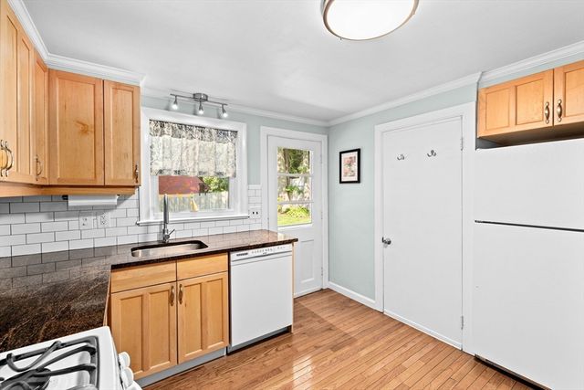 122 Lockland Ave, Framingham, MA 01701