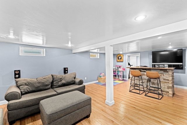 122 Lockland Ave, Framingham, MA 01701